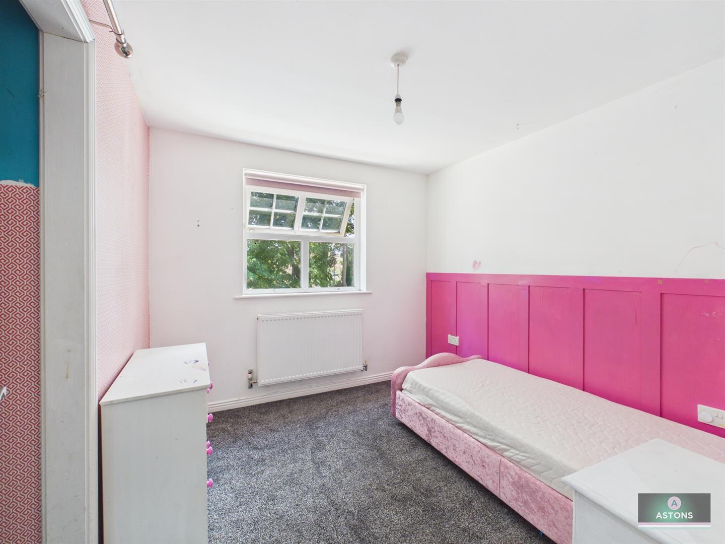 Messenger Close, Ifield, Crawley Image 8