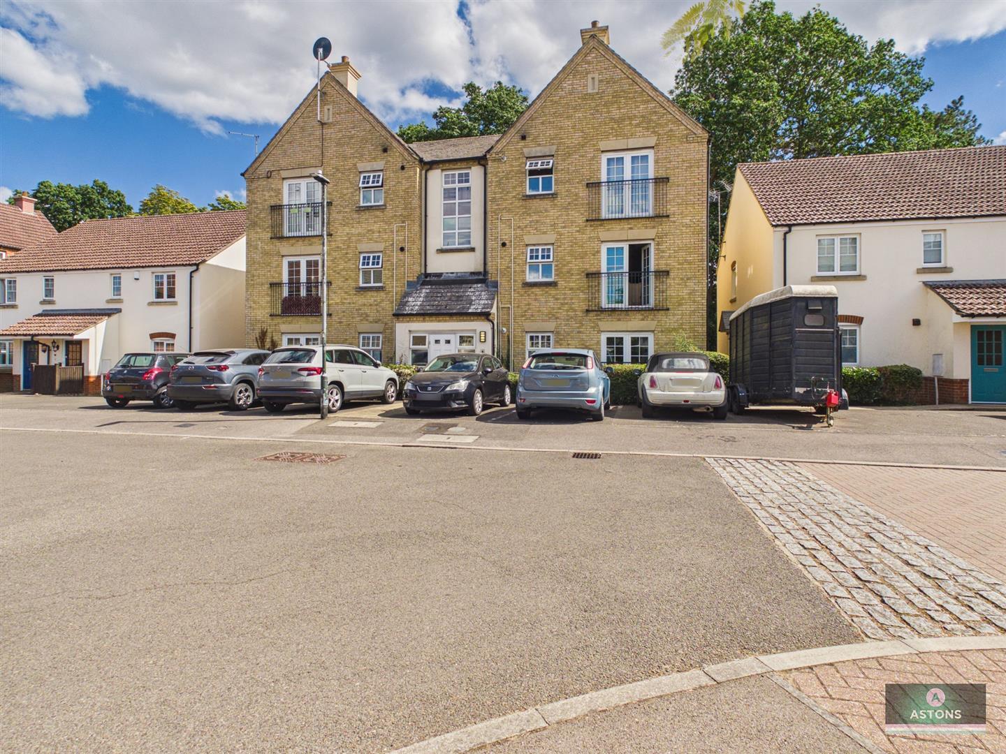 Messenger Close, Ifield, Crawley Image 9