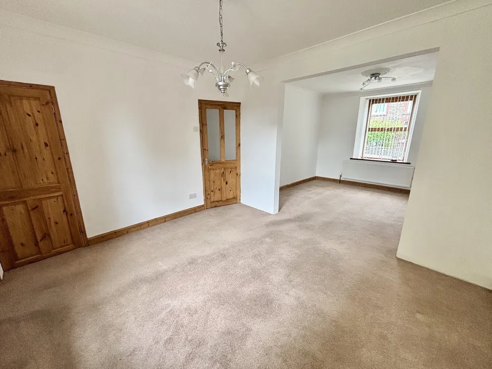 Property carousel item 6