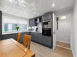 Hamilton Drive, Erskine thumb 3