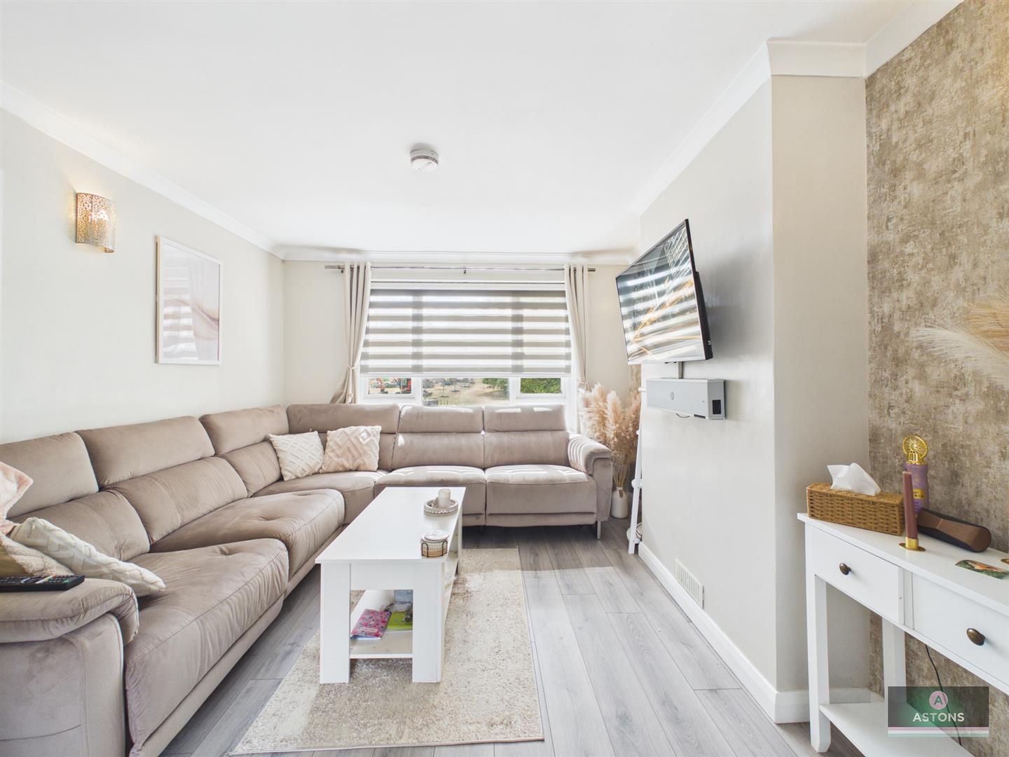 Gossops Drive, Crawley Image 2