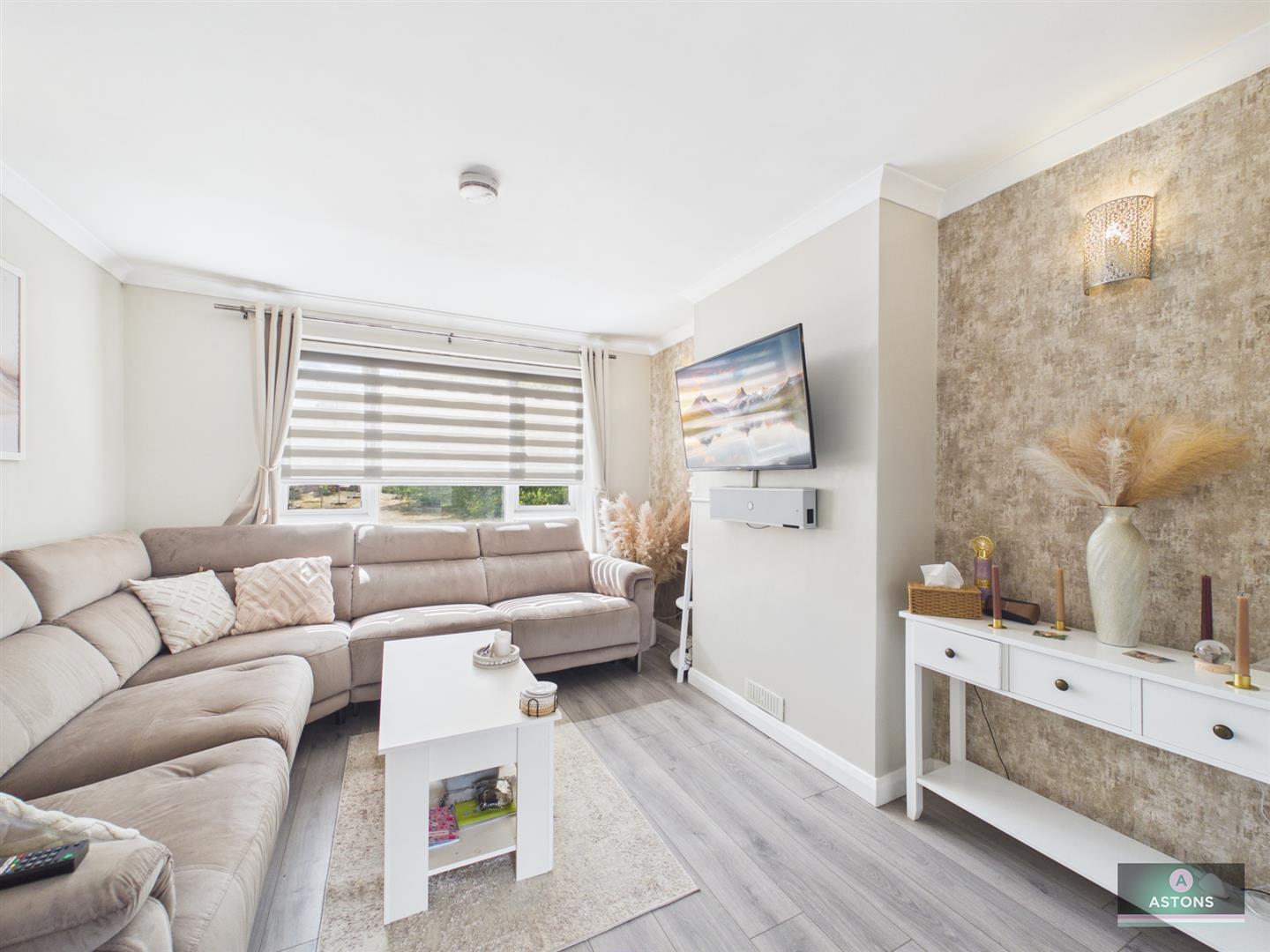 Gossops Drive, Crawley Image 5