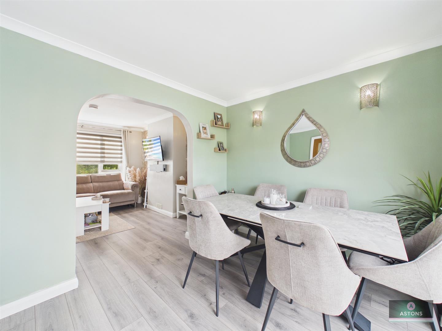 Gossops Drive, Crawley Image 6
