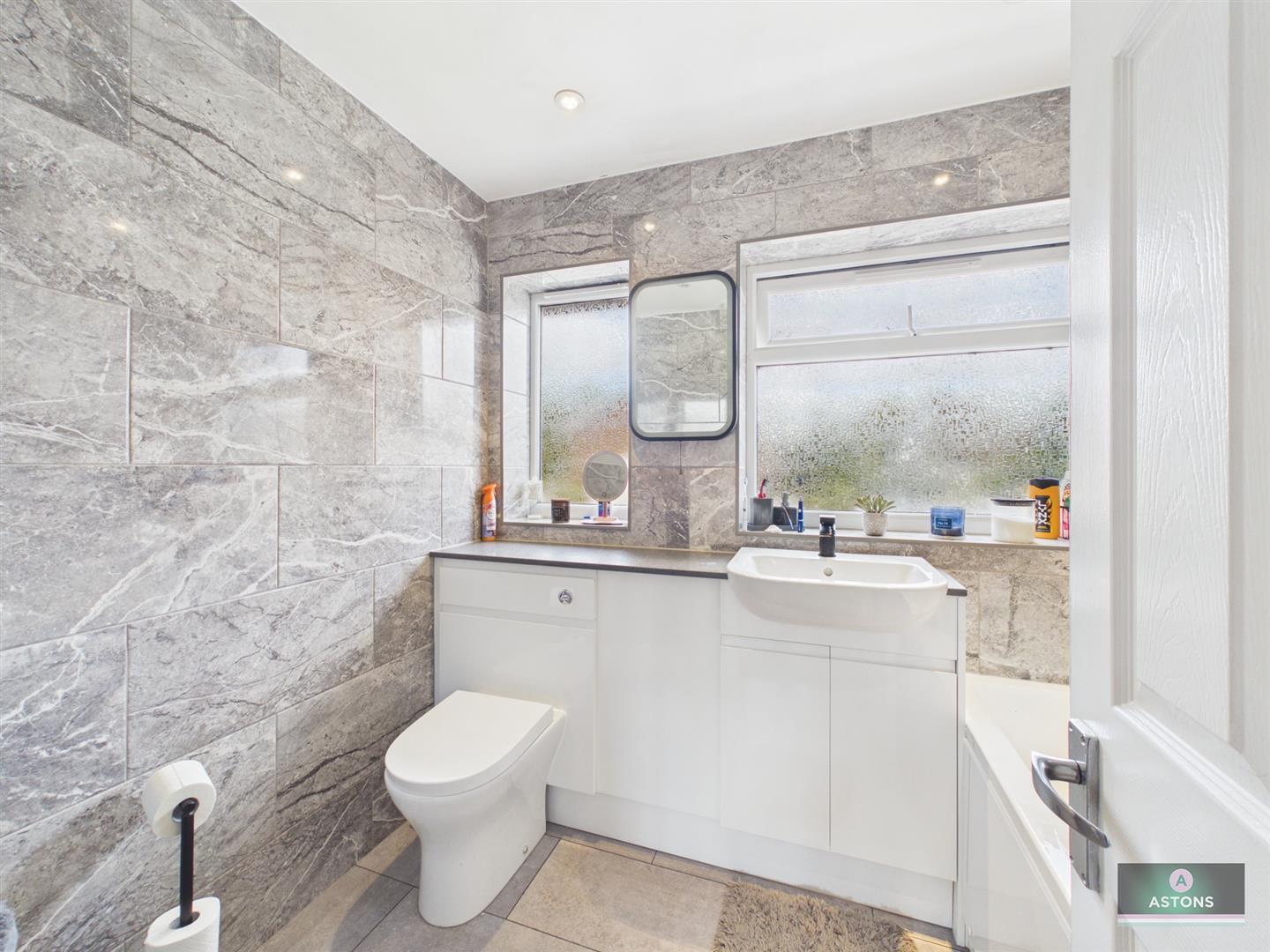 Gossops Drive, Crawley Image 8