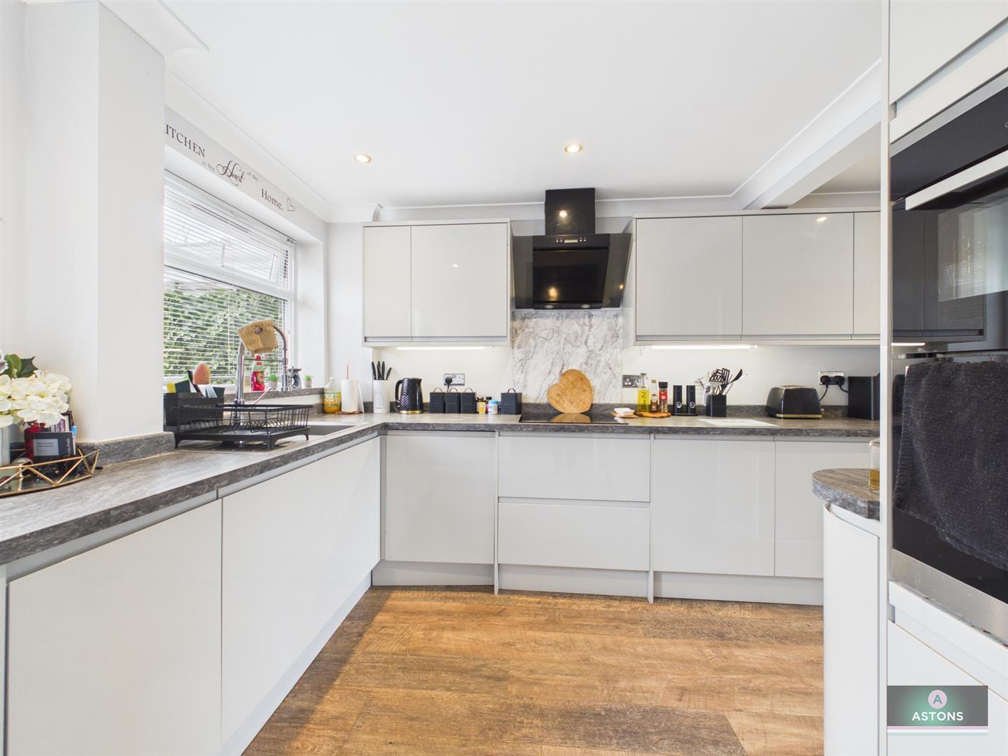 Gossops Drive, Crawley Image 9