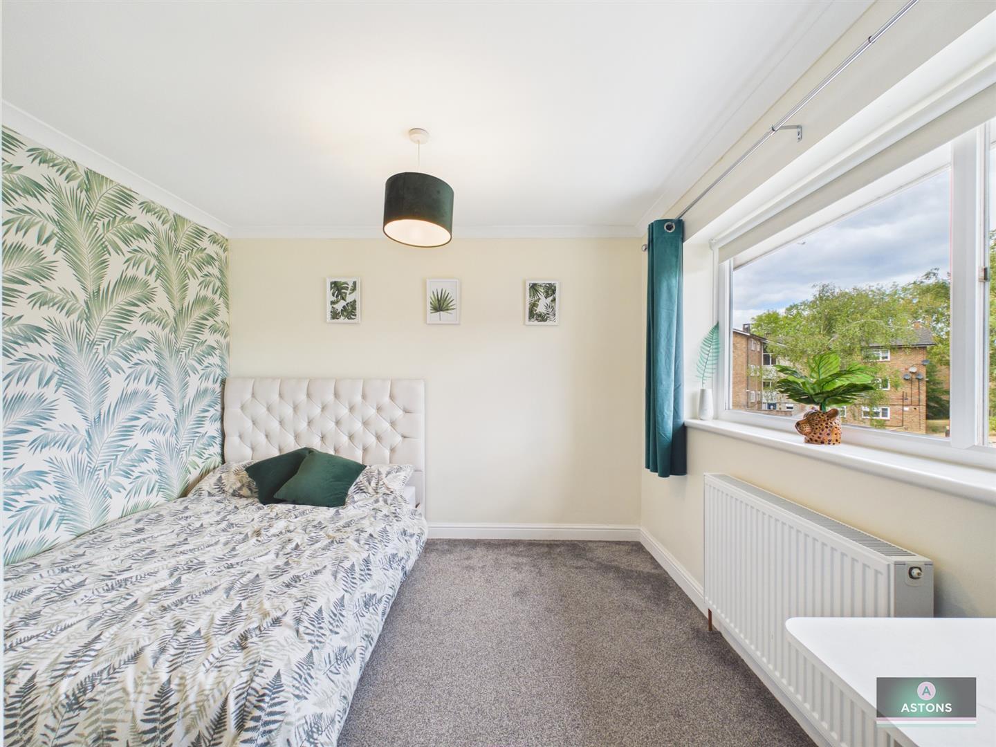 Gossops Drive, Crawley Image 12