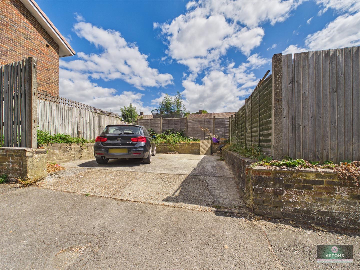 Gossops Drive, Crawley Image 15