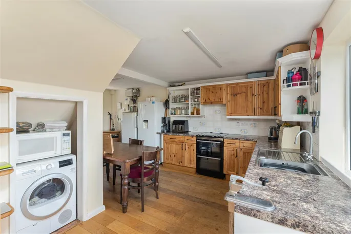 Property carousel image 3