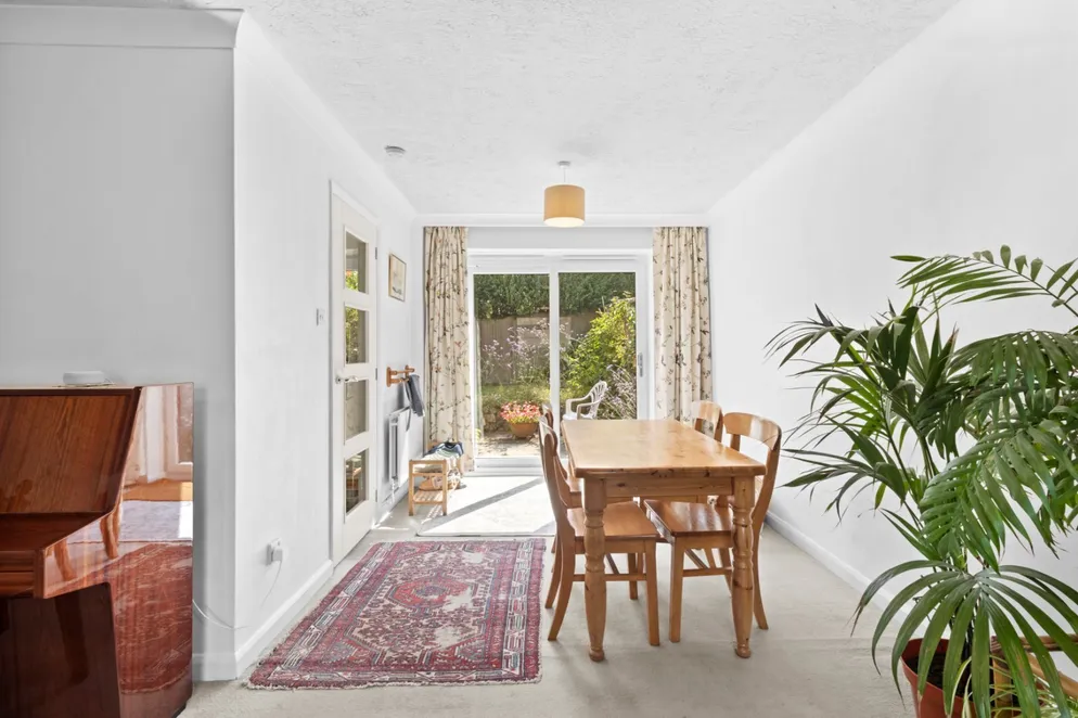 Property carousel item 4