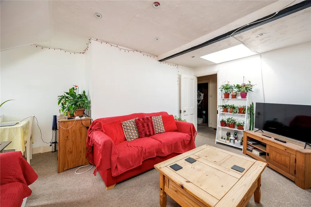 Property carousel item 6
