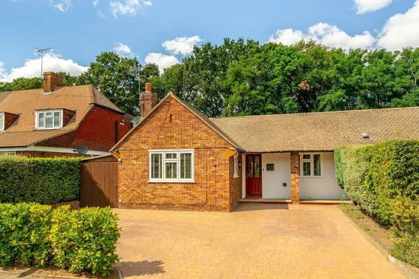 Foxholes, Weybridge, KT13 photo 1
