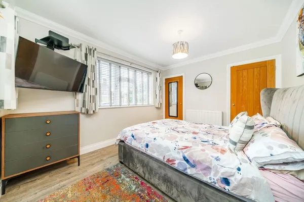 Foxholes, Weybridge, KT13 photo 6