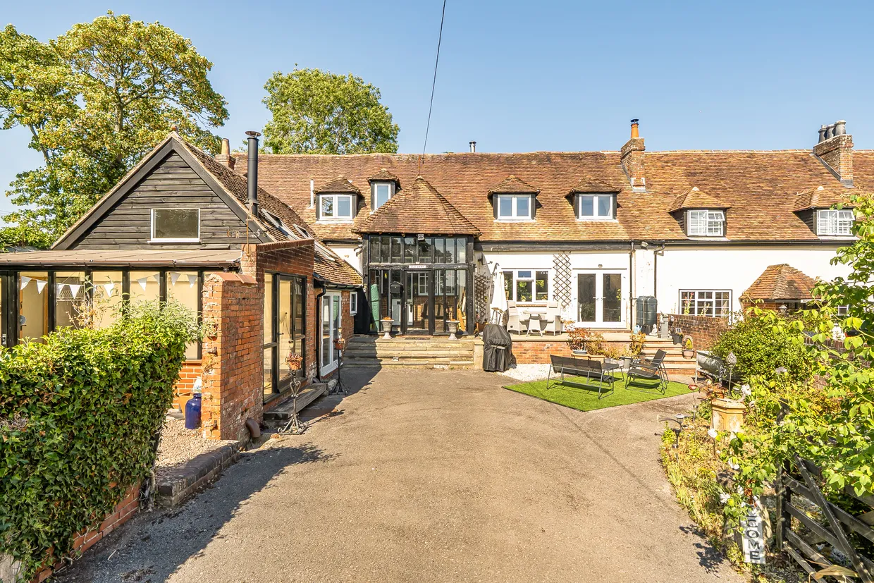 Park Place, Wickham, PO17 photo 1