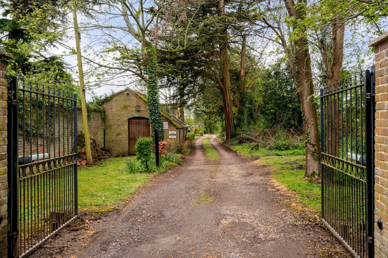 Park Place, Wickham, PO17 photo 9