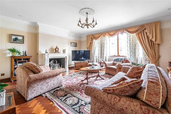 Waterlow Road, Reigate, RH2 photo 3