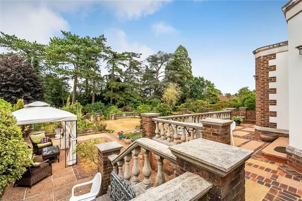Waterlow Road, Reigate, RH2 photo 14