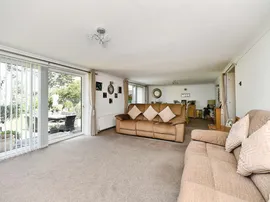 Central Avenue, Telscombe Cliffs, Peacehaven thumb 3