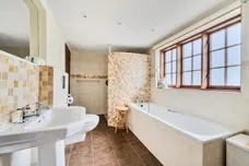 Eastcourt, Burbage, SN8 photo 13