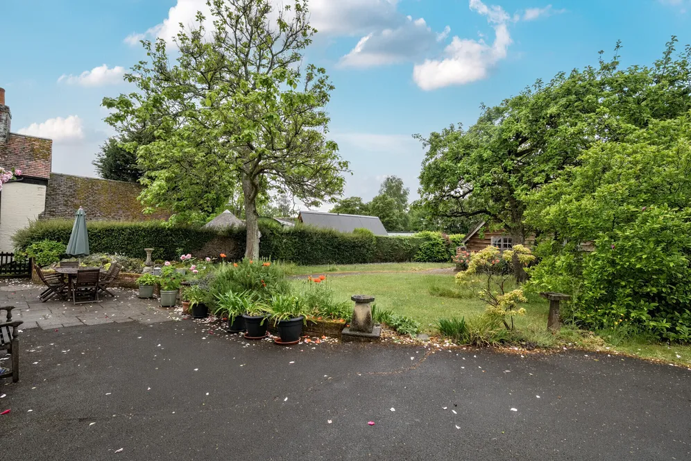 Eastcourt, Burbage, SN8 photo 16