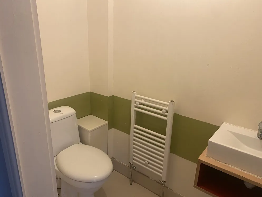 Property carousel item 10