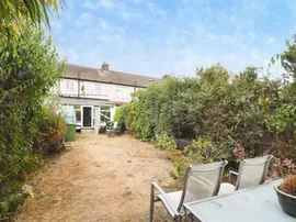 Beechfield Gardens, Romford thumb 3
