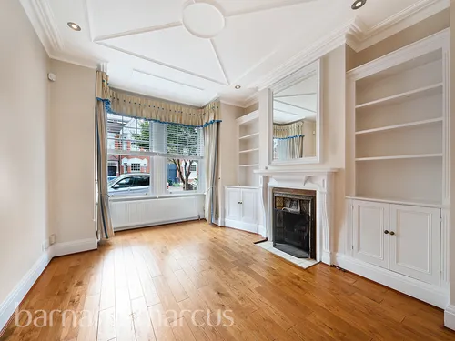 Wavendon Avenue, LONDONphoto