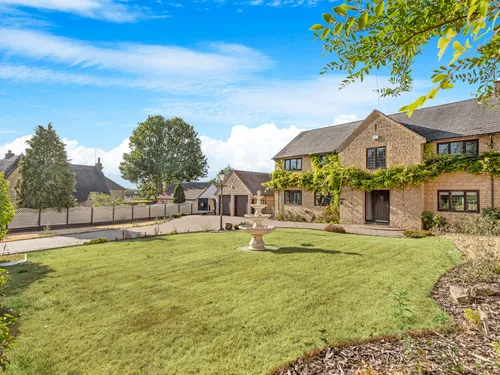 Barton Road, Barton Seagrave, KETTERINGphoto