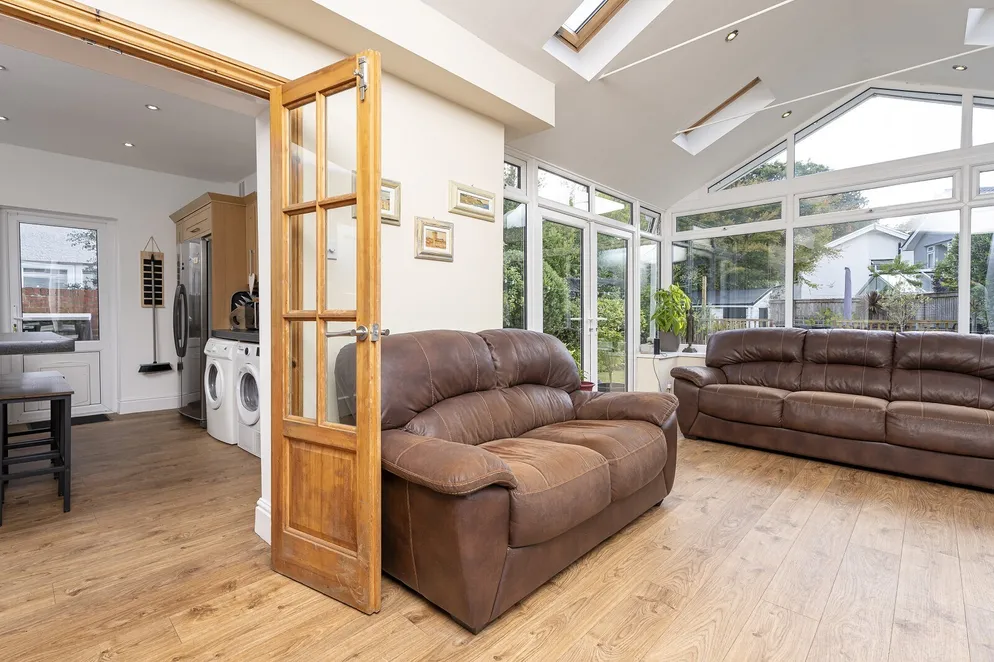 Property carousel item 6