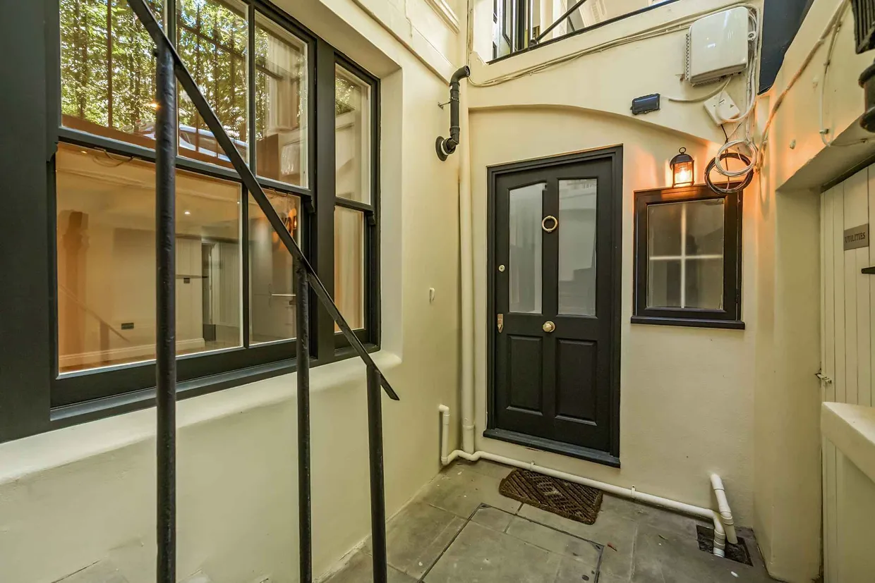 Queen's Gardens, London, W2 photo 9