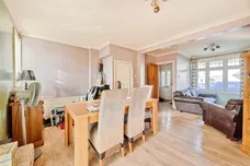 River Avenue, Hoddesdon