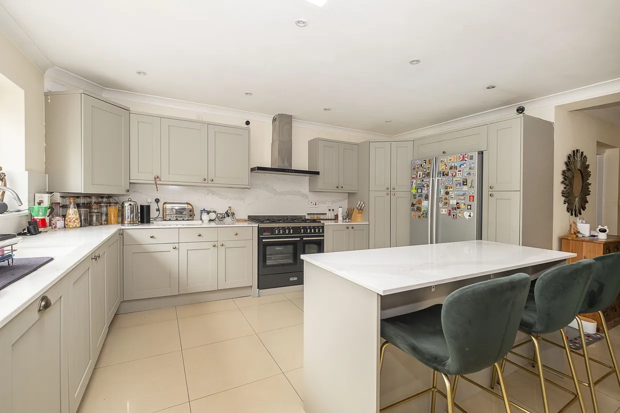 Robin Hood Way, London, SW15 photo 1
