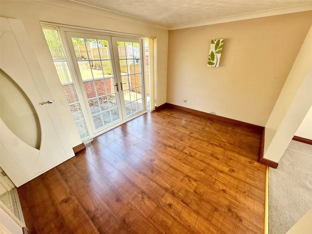 Property carousel item 4