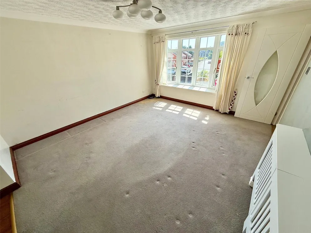 Property carousel item 6