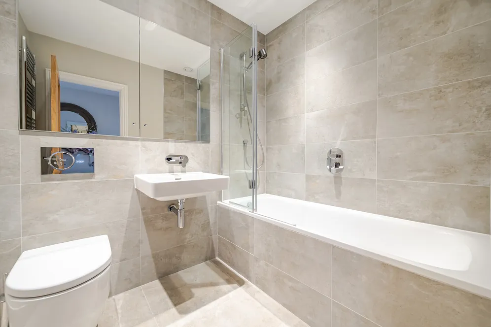 Emerald Avenue, Fleet, GU51 photo 11