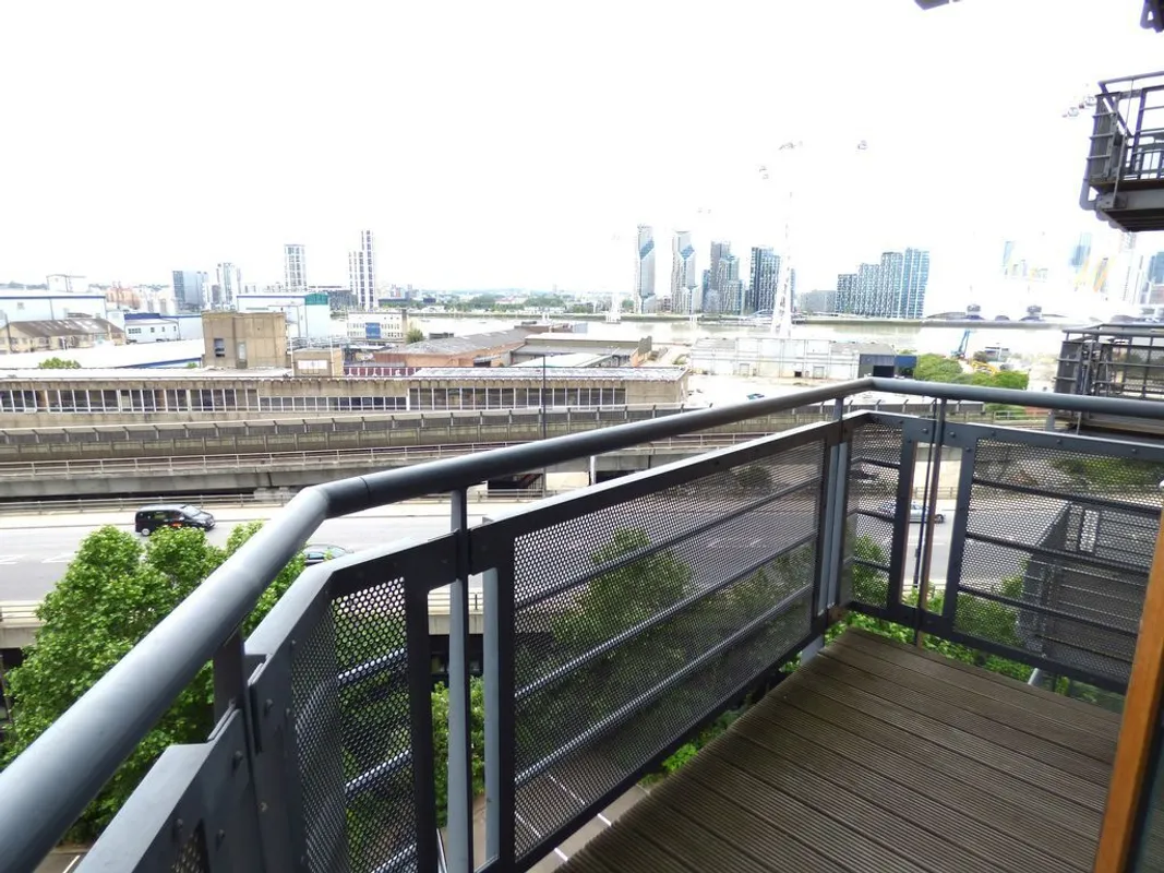  Western Beach Apartments Hanover Avenue, London, E16