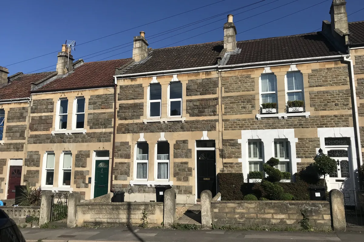 Claude Avenue, Bath