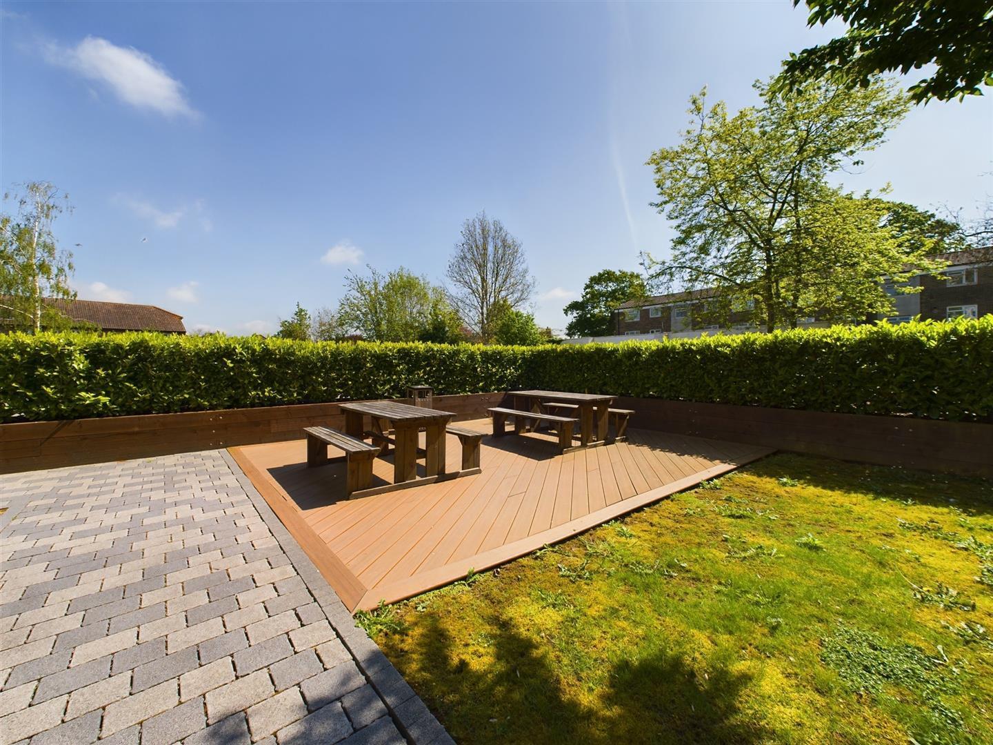 London Road, Crawley Image 7