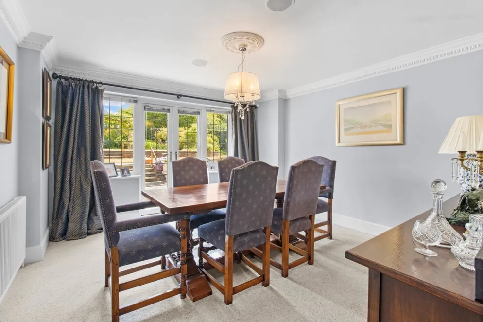 Property carousel item 4