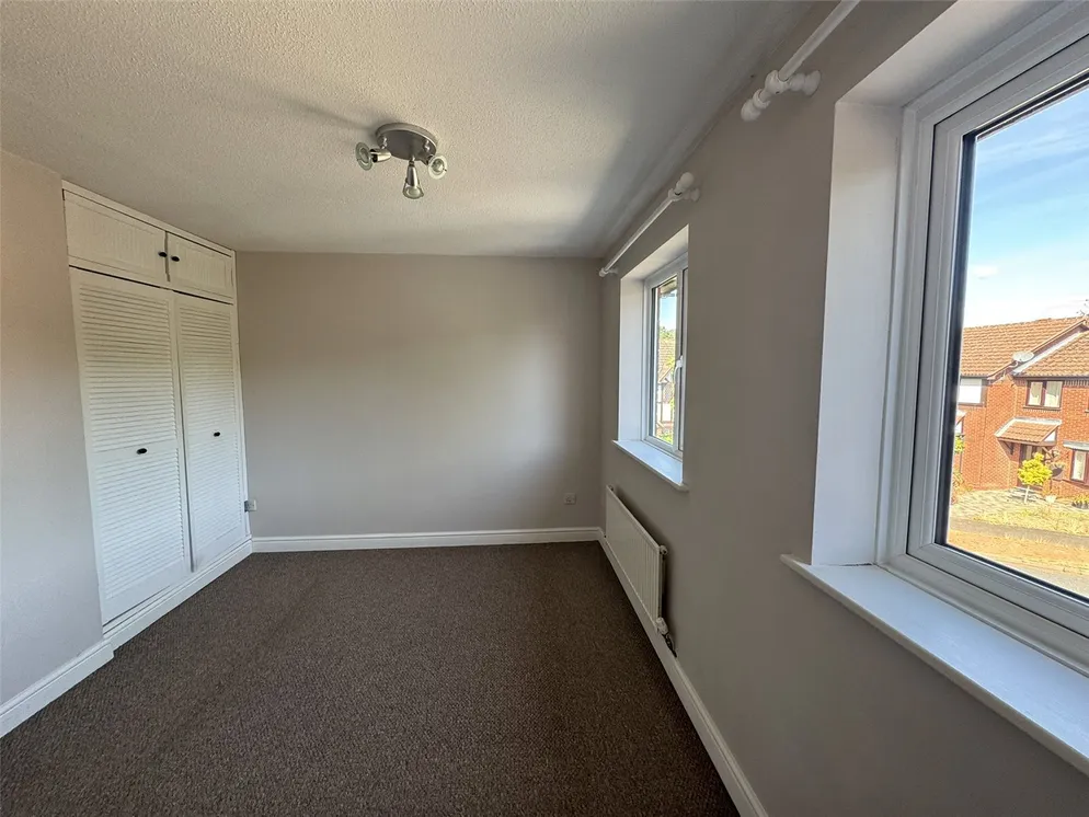 Property carousel item 6
