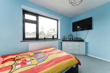Stuart Close, Brandon