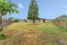 Stuart Close, Brandon