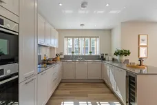 Sumners Fields, Horsham, RH13 photo 3