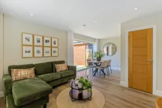 Sumners Fields, Horsham, RH13 photo 4