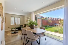Sumners Fields, Horsham, RH13 photo 6
