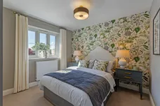 Sumners Fields, Horsham, RH13 photo 8