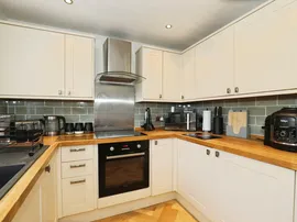 Claremont Close, Northwich thumb 2