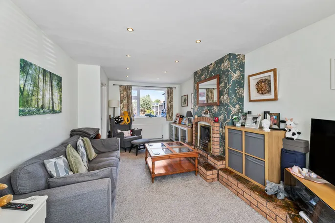 Property carousel image 3