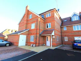 110 Larchfield Road, MAIDENHEAD photo