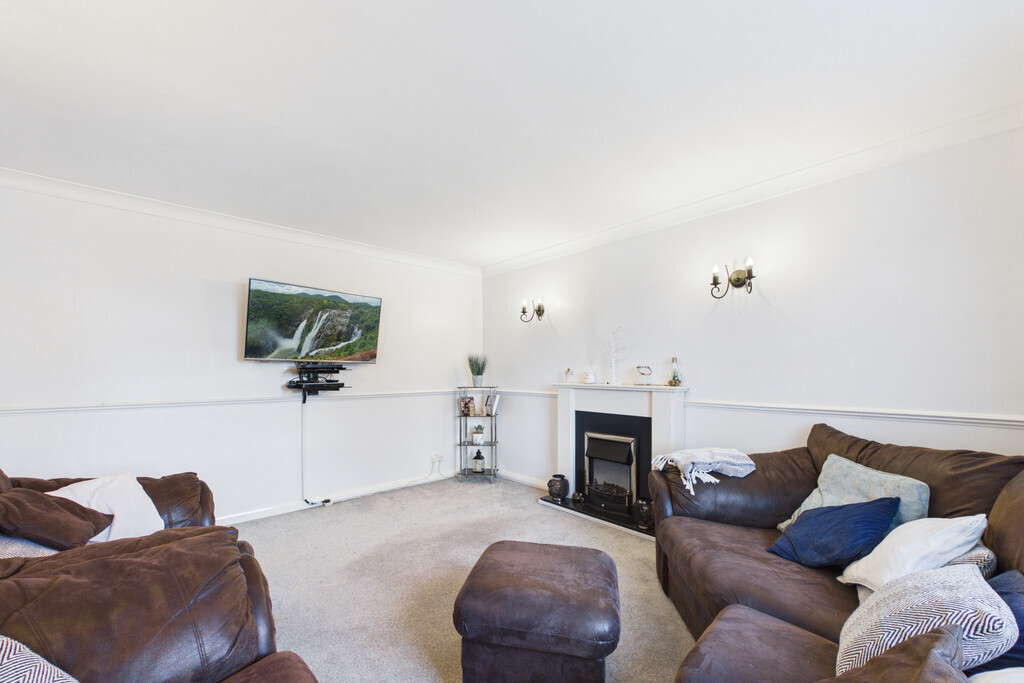 Queens Drive, Halesworth Image 7