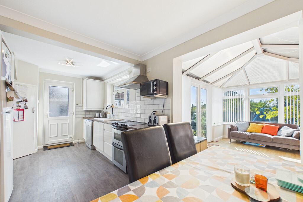 Queens Drive, Halesworth Image 9